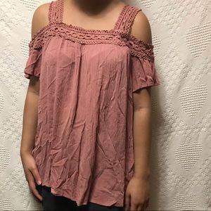 NWOT Annabelle Crochet Trim Cold Shoulder Boho Top
